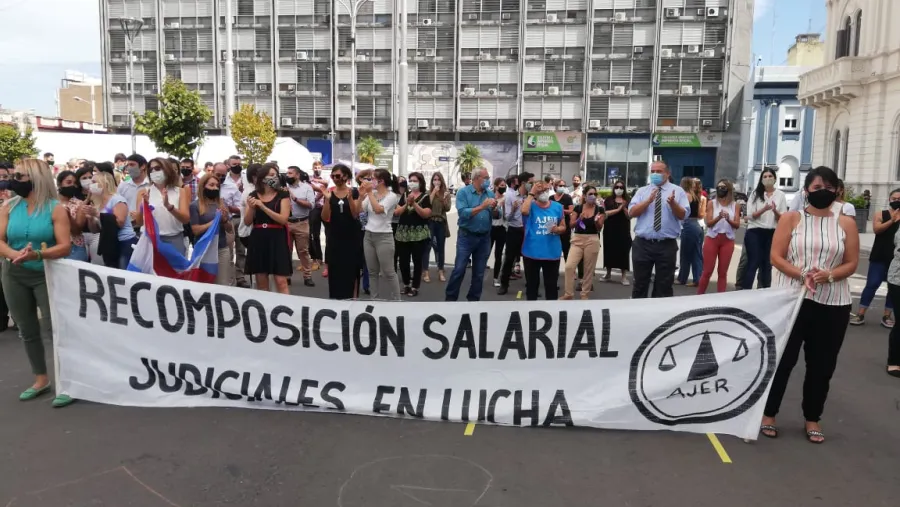 Por reclamo salarial, judiciales se movilizaron en distintos puntos de la provincia Por reclamo salarial, judiciales se movilizaron en distintos puntos de la provincia