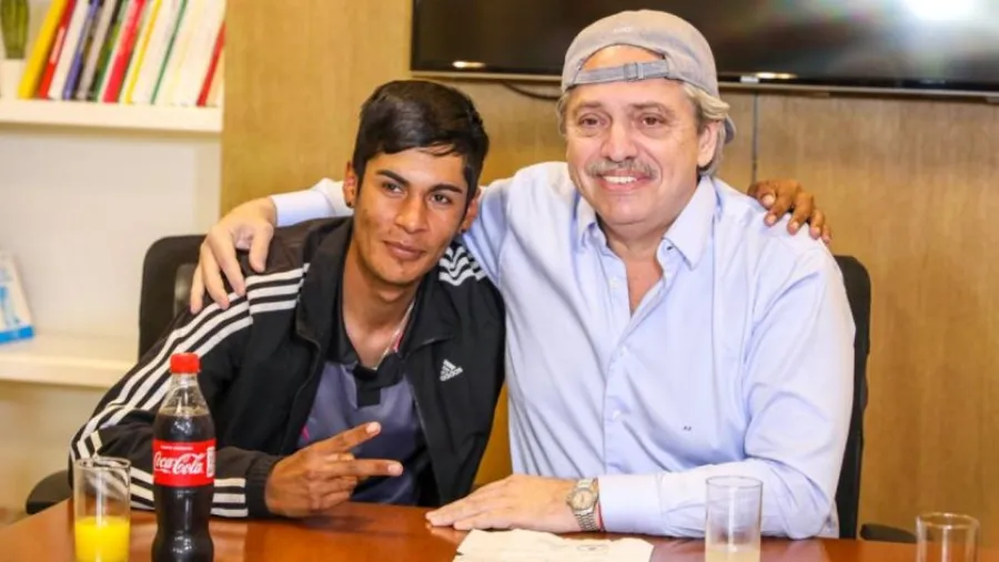 Alberto Fernández recibió a Brian, el joven discriminado en redes sociales