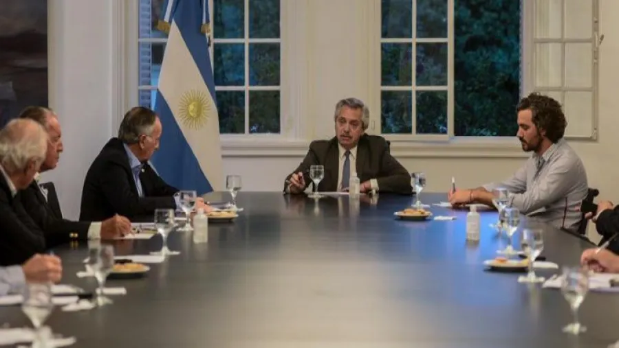 Alberto Fernández con la UIA