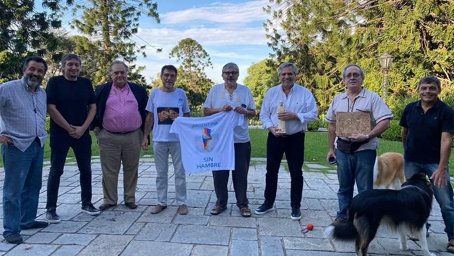 Alberto Fernández se reunió esta mañana en Olivos con curas villeros, Máximo Kirchner y Eduardo Valdés.