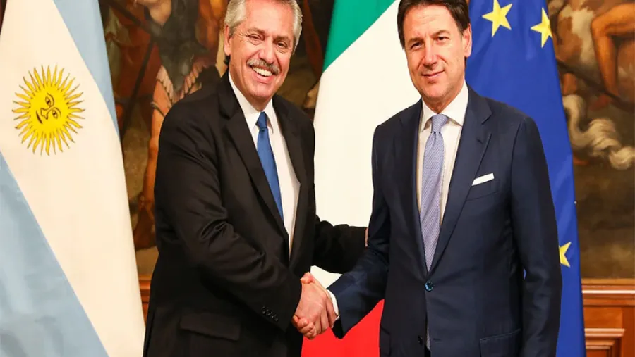 Alberto Fernández con el presidente del Consejo de Ministros de Italia, Giuseppe Conte