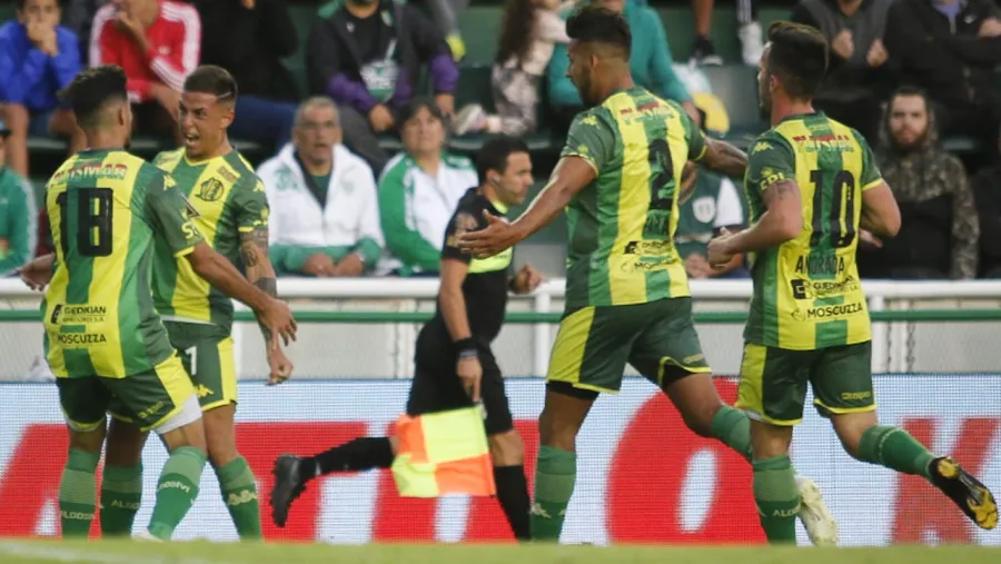 Aldosivi le ganó a Banfield un duelo clave y se mantiene afuera de la zona roja
