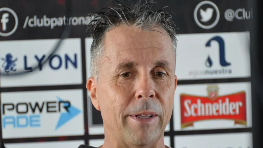 Gustavo Álvarez Álvarez: “Patronato me ofreció continuar y estoy buscando la forma de viajar a Paraná"