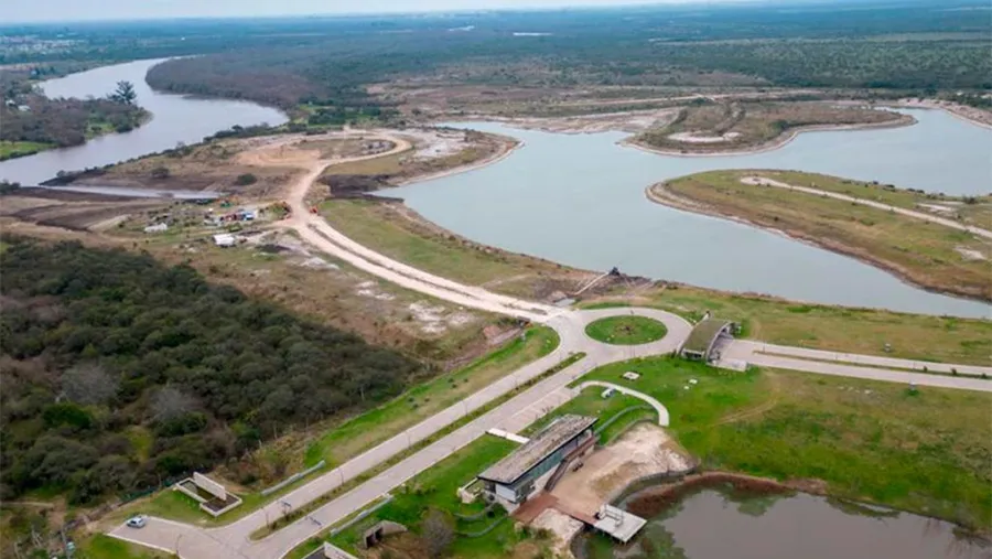 Imagen de archivo del emprendimiento inmobiliario fluvial Amarras, que ha destruido un humedal sobre el río Gualeguaychú. A pesar del paso del tiempo, todavía no se ejecuta la sentencia judicial que ordena restaurar lo dañado.