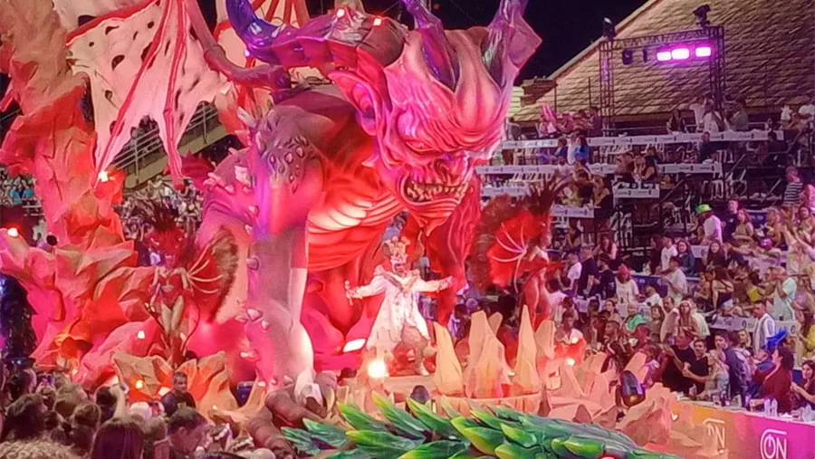 El orden de desfile en esta segunda noche será el siguiente: Ará Yeví (Club Tiro Federal), Papelitos (Club Juventud Unida), Marí Marí (Club Central Entrerriano) y Kamarr (Centro Social y Cultural Sirio Libanés).