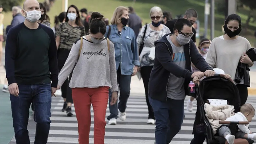 La apertura de actividades podría aumentar el número de contagios. La apertura de actividades podría aumentar el número de contagios.
