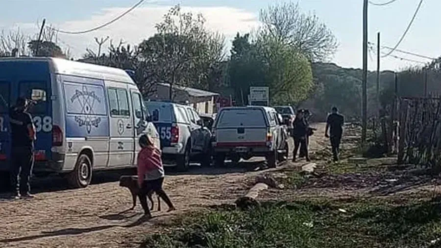 Un joven de 26 años fue víctima de un homicidio este sábado por la tarde en barrio el Perejil de Paraná. Un joven de 26 años fue víctima de un homicidio este sábado por la tarde en barrio el Perejil de Paraná.