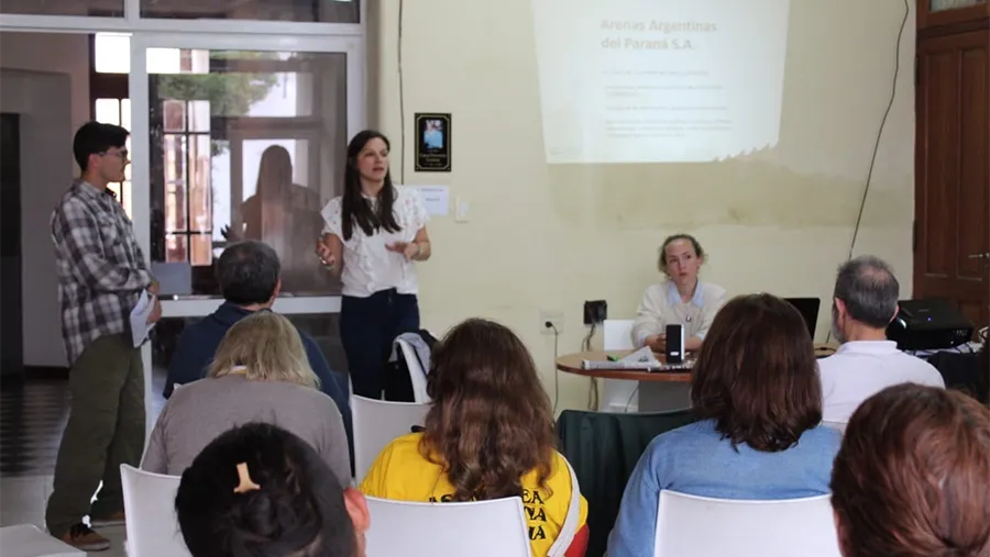 La Fundación Cauce brindó una charla para alertar sobre la extracción de arena silícea que se destina al fracking de Vaca Muerta.