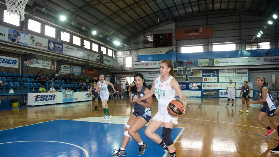 Maxibásquetbol: el Panamericano continuó este martes en Estudiantes, Olimpia y Sionista