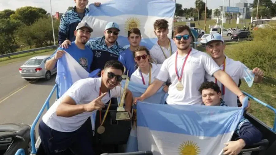 Softbol: los paranaenses campeones del Panamericano U23 llegaron a la capital entrerriana Softbol: los paranaenses campeones del Panamericano U23 llegaron a la capital entrerriana