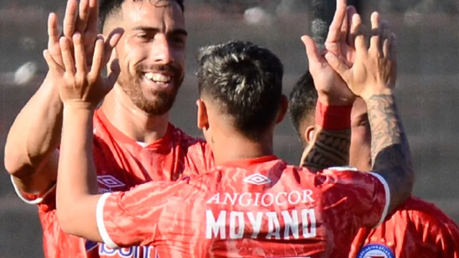 Con una goleada, Argentinos Juniors profundizó la crisis de Colón en Santa Fe Con una goleada, Argentinos Juniors profundizó la crisis de Colón en Santa Fe
