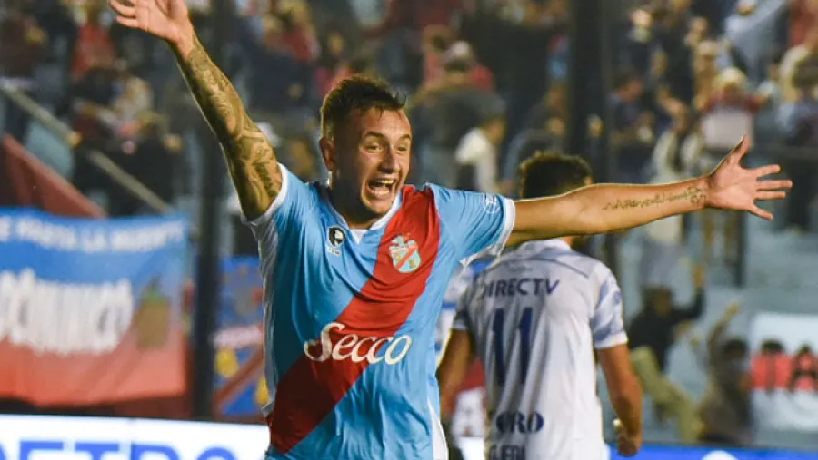 Godoy Cruz goleaba en Sarandí, pero Arsenal alcanzó un empate con gusto a hazaña