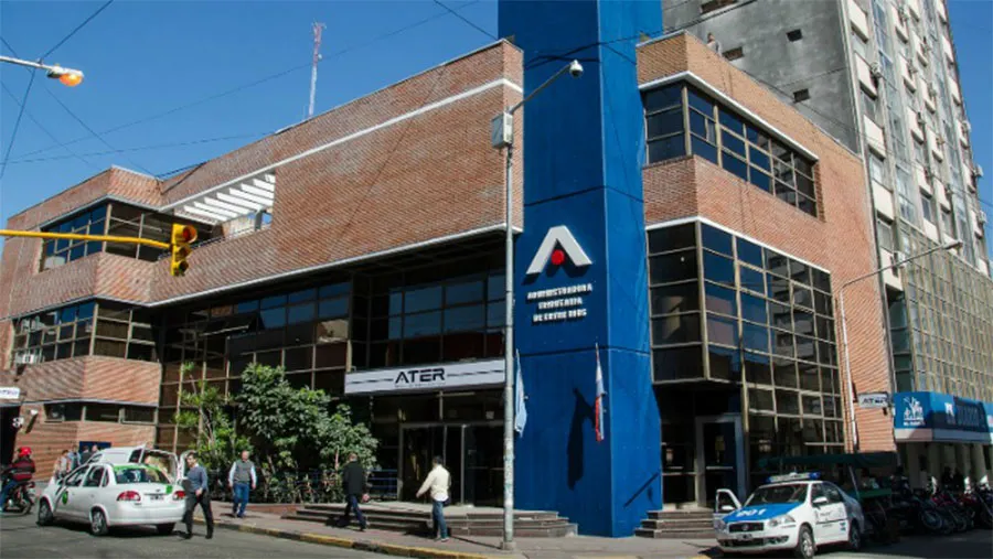 Frente a la suspensión del reparto de avisos por la pandemia, desde este lunes 11 los contribuyentes podrán concurrir a los centros de cobro extra bancarios y con sólo indicar el número de DNI, CUIL, CUIT o partida, podrán abonar el impuesto Inmobiliario Urbano en efectivo o con cualquier tarjeta de débito. Frente a la suspensión del reparto de avisos por la pandemia, desde este lunes 11 los contribuyentes podrán concurrir a los centros de cobro extra bancarios y con sólo indicar el número de DNI, CUIL, CUIT o partida, podrán abonar el impuesto Inmobiliario Urbano en efectivo o con cualquier tarjeta de débito.