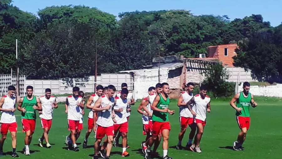 Con un plantel reducido y un refuerzo, Atlético Paraná empezó la pretemporada 