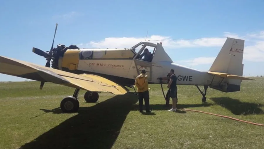 El foco de incendio se registró en la tarde del 23 de diciembre y desde entonces trabajan las cuadrillas y el avión hidrante en la zona. El foco de incendio se registró en la tarde del 23 de diciembre y desde entonces trabajan las cuadrillas y el avión hidrante en la zona.