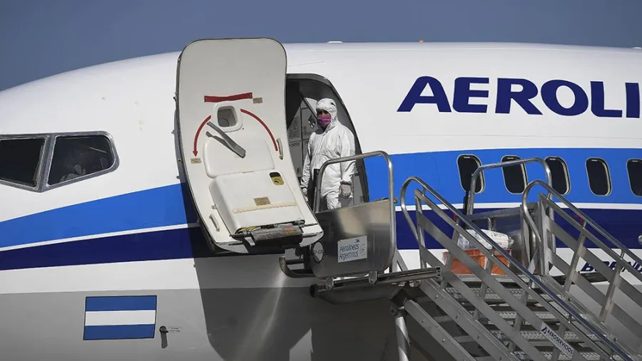 El transporte de media y larga distancia y vuelos de cabotaje funcionarán para esenciales