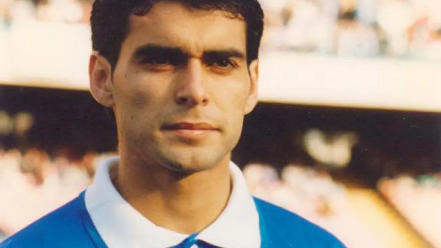 Nápoli incluyó al paranaense Roberto Ayala en su saludo por el 25 de Mayo