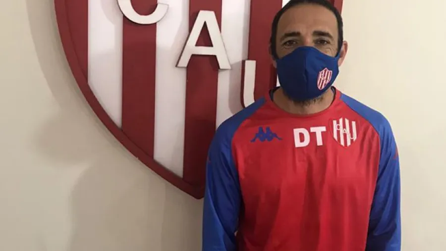 Vasco Azconzábal El “Vasco” Azconzábal y su cuerpo técnico iniciaron la cuarentena en Santa Fe