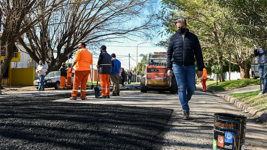 En la recorrida Bahl estuvo acompañado por el secretario de Obras Públicas, Maximiliano Argento, y por el director general de Conservación Vial, Julián Hirschfeld. En la recorrida Bahl estuvo acompañado por el secretario de Obras Públicas, Maximiliano Argento, y por el director general de Conservación Vial, Julián Hirschfeld.