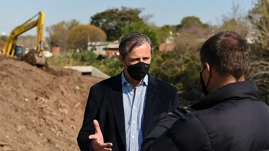 En la recorrida, el intendente Bahl estuvo acompañado por el secretario de Obras Públicas, Maximiliano Argento, la concejala Susana Farías y el concejal Sergio Elizar. En la recorrida, el intendente Bahl estuvo acompañado por el secretario de Obras Públicas, Maximiliano Argento, la concejala Susana Farías y el concejal Sergio Elizar.