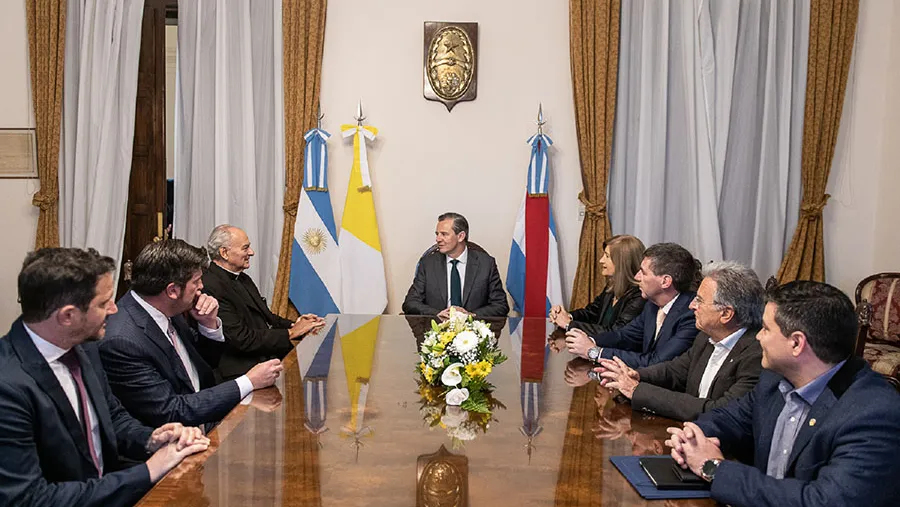 Los funcionarios provinciales recibieron en Casa de Gobierno al canciller de la Academia Pontificia de las Ciencias y de la Academia Pontificia de las Ciencias Sociales, monseñor Marcelo Sánchez Sorondo. Los funcionarios provinciales recibieron en Casa de Gobierno al canciller de la Academia Pontificia de las Ciencias y de la Academia Pontificia de las Ciencias Sociales, monseñor Marcelo Sánchez Sorondo.