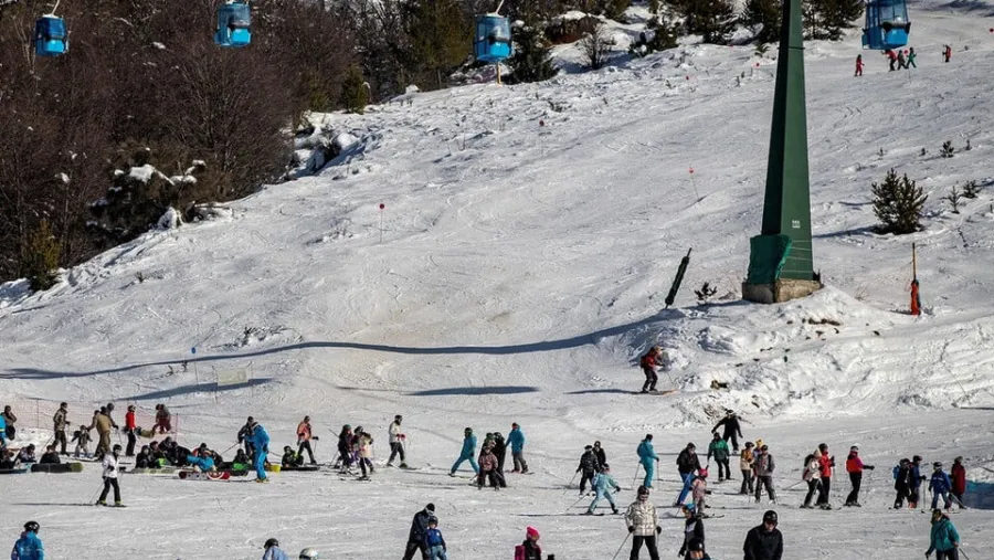 Se confirmó que 180 jóvenes en viaje de egresados en Bariloche, contrajeron norovirus. 