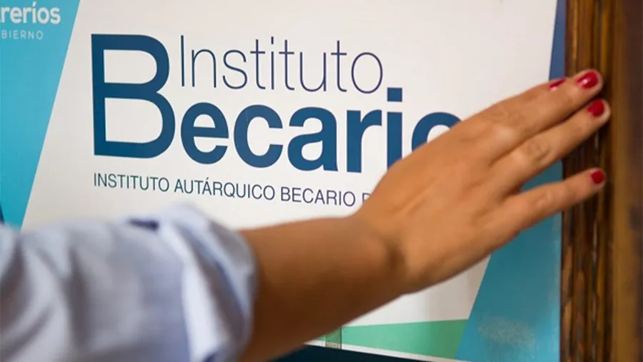 Más de 45.000 estudiantes fueron beneficiados por el Becario durante 2022.