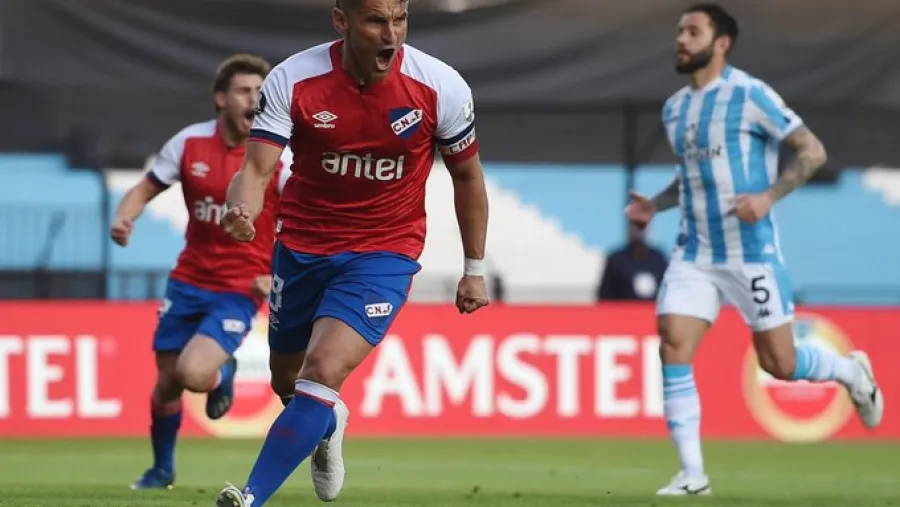 Racing-Nacional Racing tropezó de local ante Nacional de Montevideo en su regreso a la Copa Libertadores