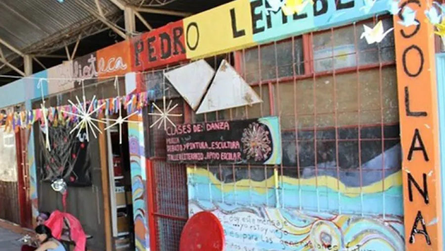 Biblioteca Pedro Lemebel