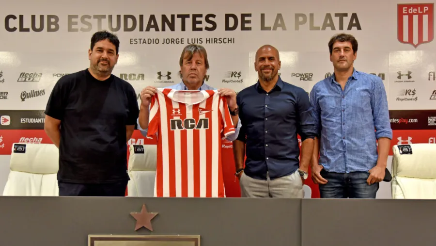 Ricardo Zielinski firmó su contrato como director técnico de Estudiantes de La Plata