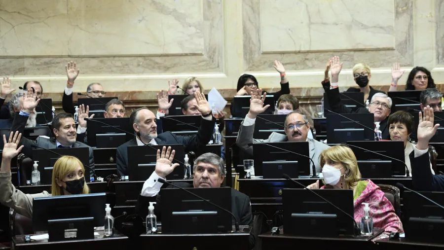 Antes de perder la mayoría, el FdT aprobó un paquete de decretos de Fernández