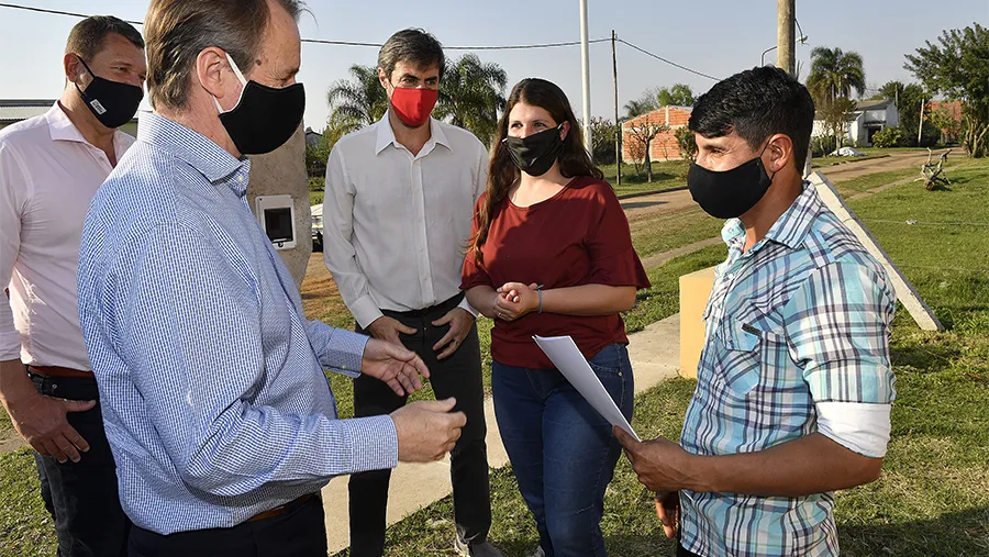 El gobernador Gustavo Bordet ratificó la asignación de nuevos fondos para seguir adelante con el Programa Provincial Primero tu Casa. El gobernador Gustavo Bordet ratificó la asignación de nuevos fondos para seguir adelante con el Programa Provincial Primero tu Casa.