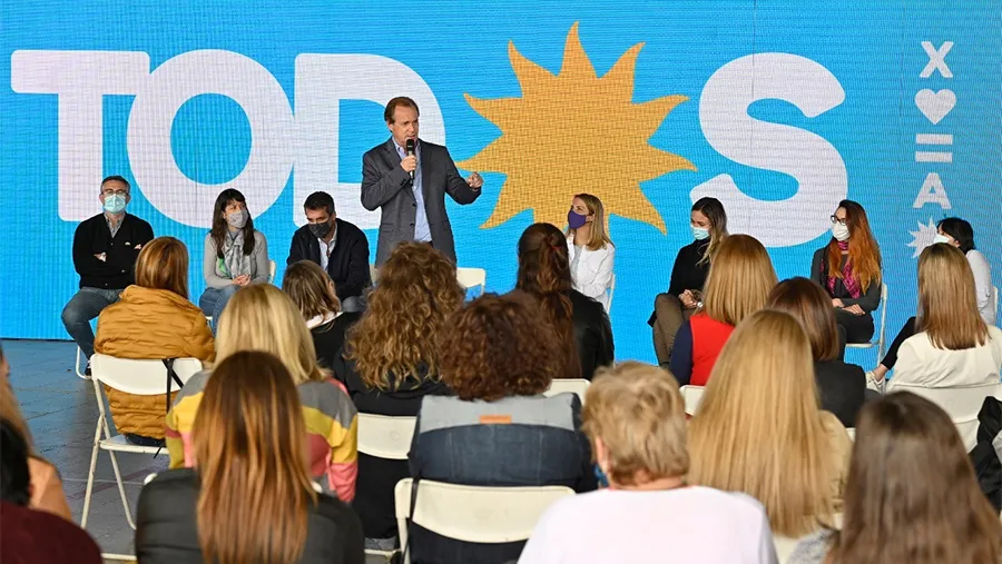 Bordet se reunió con mujeres de distintos ámbitos de la vida social, política y económica de la provincia de cara a las elecciones legislativas. Bordet se reunió con mujeres de distintos ámbitos de la vida social, política y económica de la provincia de cara a las elecciones legislativas.
