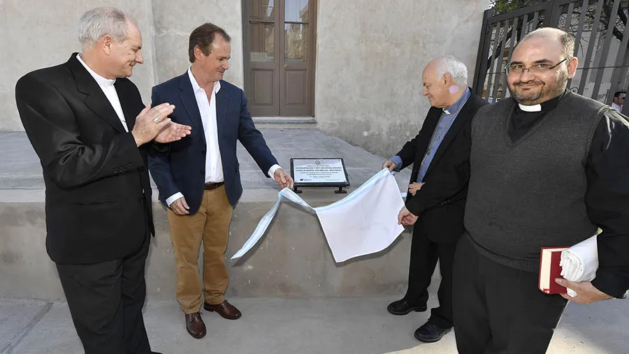 Bordet presidió el acto de inauguración de la restauración de la Capilla Norte San Miguel de Paraná. Se trata del edificio religioso más antiguo de la provincia. Bordet presidió el acto de inauguración de la restauración de la Capilla Norte San Miguel de Paraná. Se trata del edificio religioso más antiguo de la provincia.