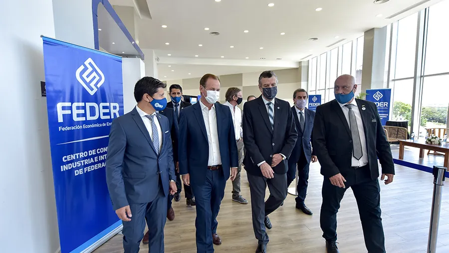 Bordet sostuvo que “se pueden tener posicionamientos y visiones distintas, pero lo que no podemos es darnos lujos de estar divididos, fragmentados en una sociedad que nos necesita definiendo horizontes”.