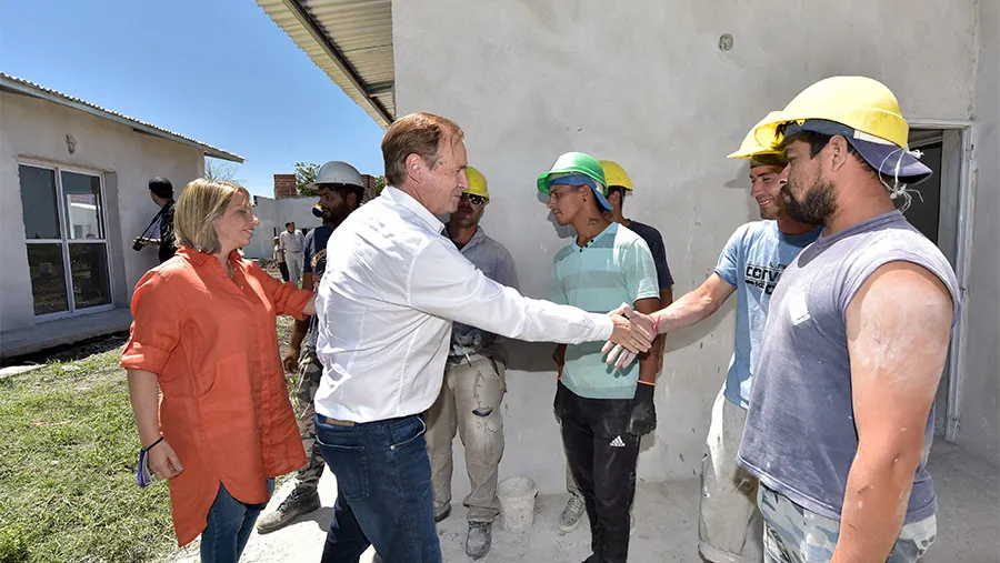 En La Paz, el gobernador resaltó los planes de viviendas y valoró el acompañamiento del Gobierno Nacional en la materia. En La Paz, el gobernador resaltó los planes de viviendas y valoró el acompañamiento del Gobierno Nacional en la materia.
