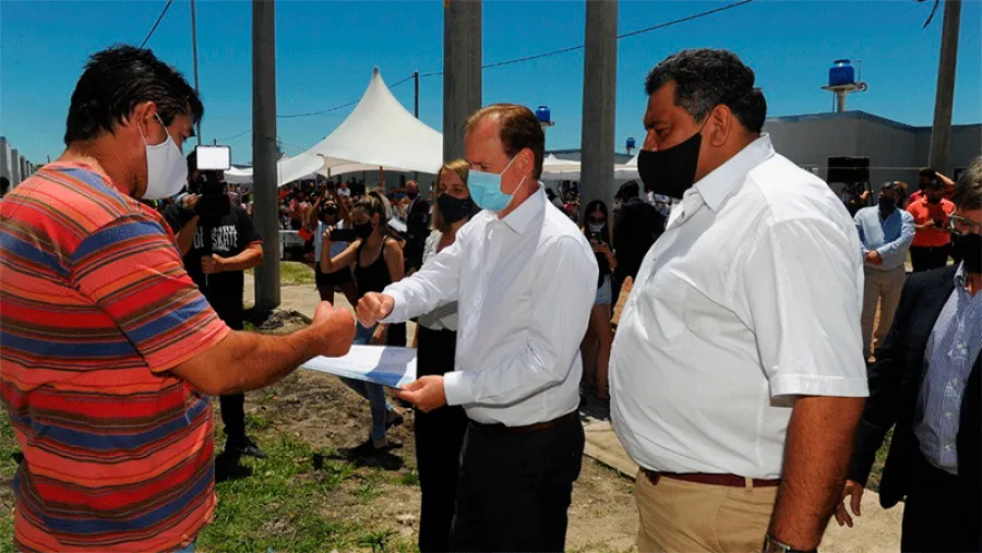Gustavo Bordet junto a Fabián Valenzuela en un acto oficial de Bovril 