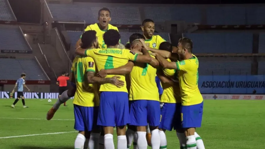 Brasil venció a domicilio a Uruguay y se aseguró el liderazgo de las Eliminatorias 