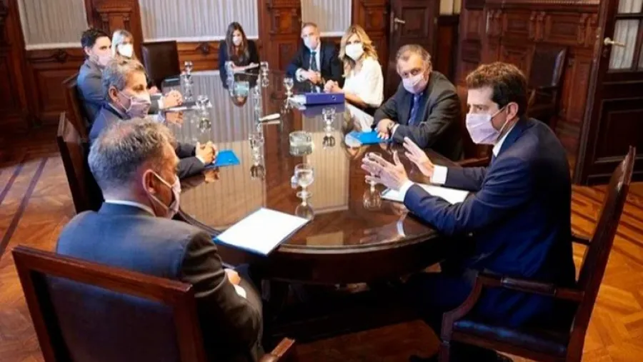 La Cámara Electoral insistió en que autoridades de mesa tengan la vacuna y barbijos La Cámara Electoral insistió en que autoridades de mesa tengan la vacuna y barbijos