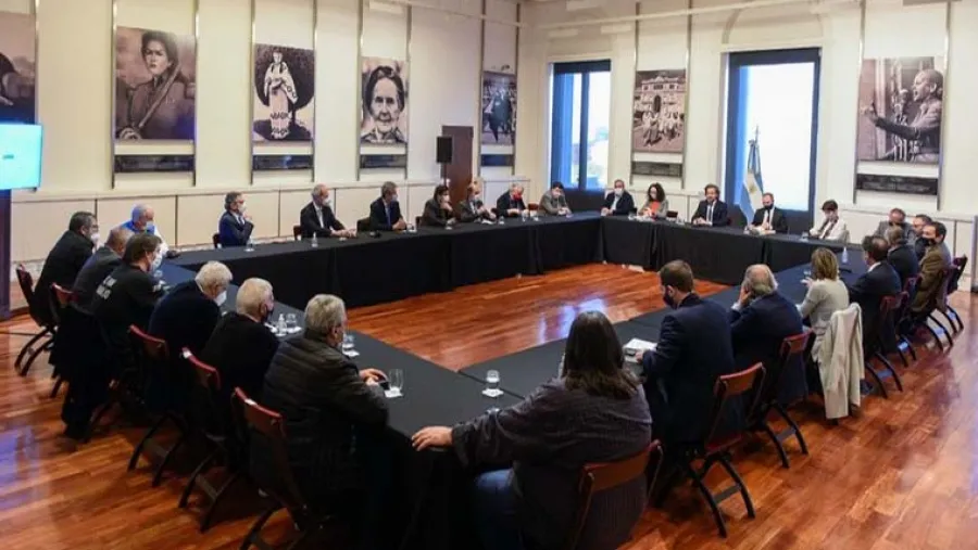 Cafiero y Guzmán con empresarios y sindicalistas Cafiero y Guzmán con empresarios y sindicalistas