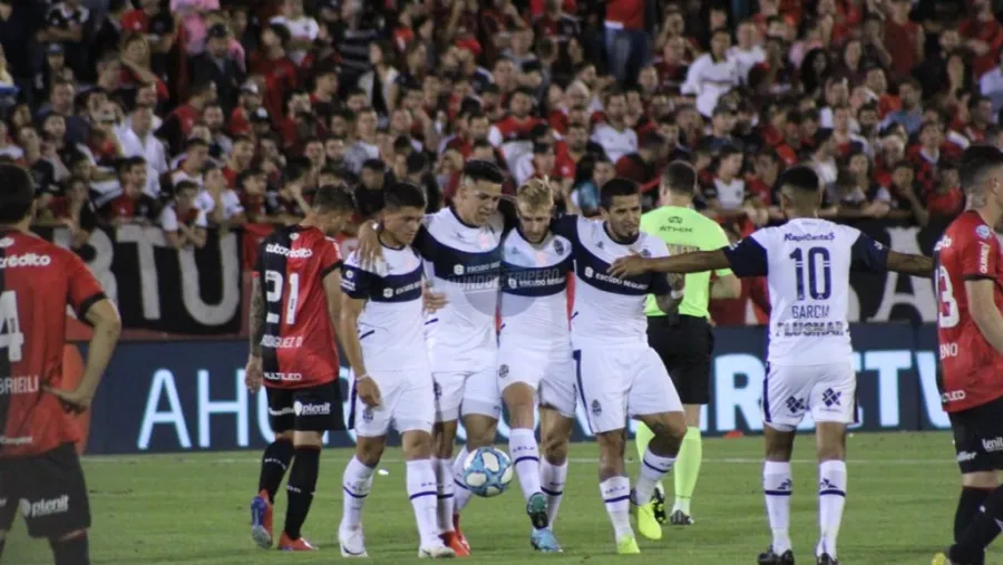 Con aporte entrerriano, Gimnasia La Plata goleó a Newell’s en Rosario