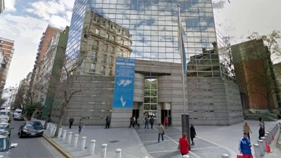En los próximos días el Senado aprobará los pliegos de los funcionarios que representarán a la Argentina ante China, Bolivia y Cuba. La distribución refleja el equilibrio entre Alberto Fernández, Cristina Kirchner y el PJ. En los próximos días el Senado aprobará los pliegos de los funcionarios que representarán a la Argentina ante China, Bolivia y Cuba. La distribución refleja el equilibrio entre Alberto Fernández, Cristina Kirchner y el PJ.
