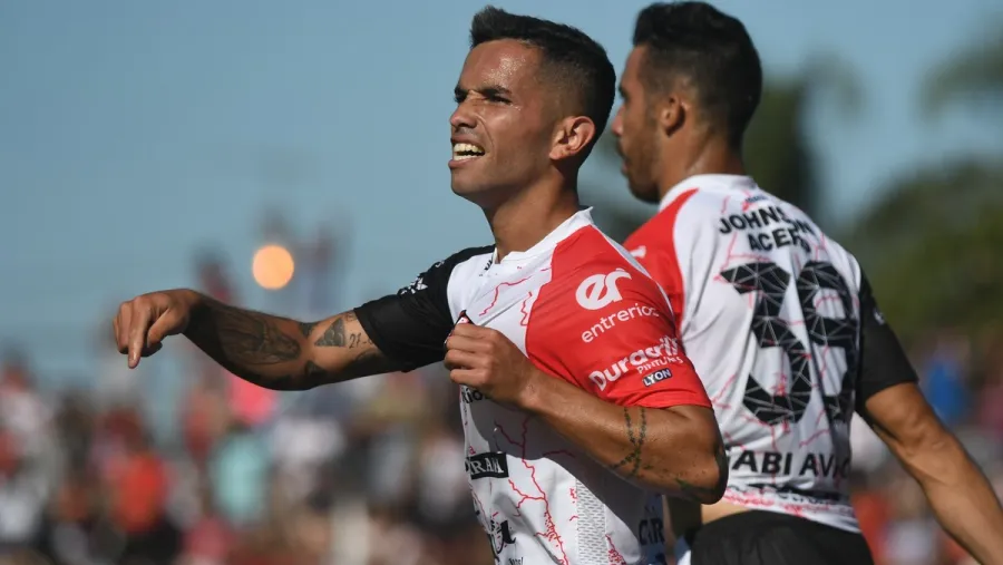 Frank Kudelka solicitó la llegada de Gabriel Carabajal a Newell’s Frank Kudelka solicitó la llegada de Gabriel Carabajal a Newell’s