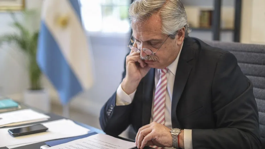 El Presidente Alberto Fernández difundió en las redes sociales una carta en la que expresa agradecimiento a la sociedad por el cumplimiento del distanciamiento social. El Presidente Alberto Fernández difundió en las redes sociales una carta en la que expresa agradecimiento a la sociedad por el cumplimiento del distanciamiento social.