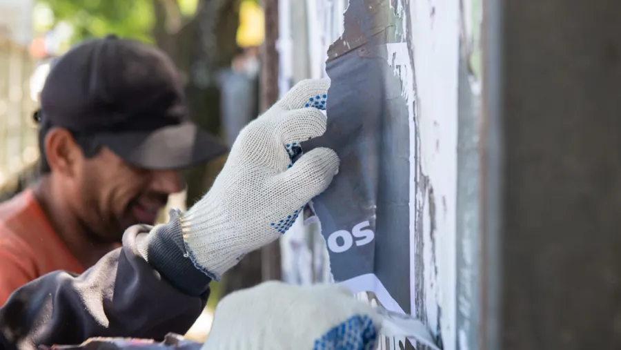 La Municipalidad retira la cartelería política de los espacios públicos de Paraná