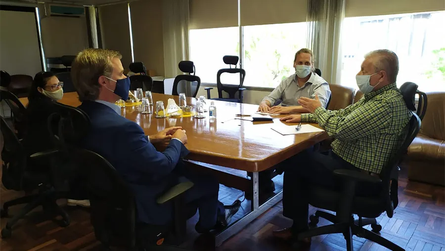 El intendente Piaggio se reunió con el titular de la delegación argentina de la CARU, en la sede del organismo en Paysandú.