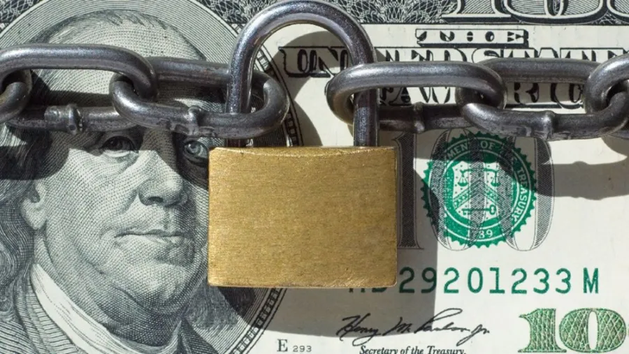 El cepo de Macri: el control del mercado de cambios tiene como objetivo evitar un estallido financiero y un descalabro general de la economía.