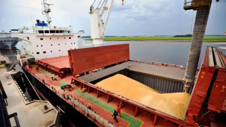 Por decreto, el Gobierno aumentó las retenciones y creó el Fondo del Trigo y las entidades del campo anunciaron protestas.