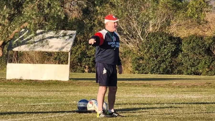 Fútbol: Edgardo Cervilla puso en marcha su tercer ciclo como DT de Atlético Paraná Fútbol: Edgardo Cervilla puso en marcha su tercer ciclo como DT de Atlético Paraná