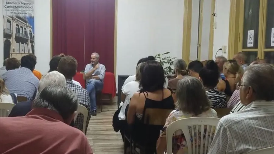 Jorge Daneri en la Biblioteca Mastronardi de Gualeguay.